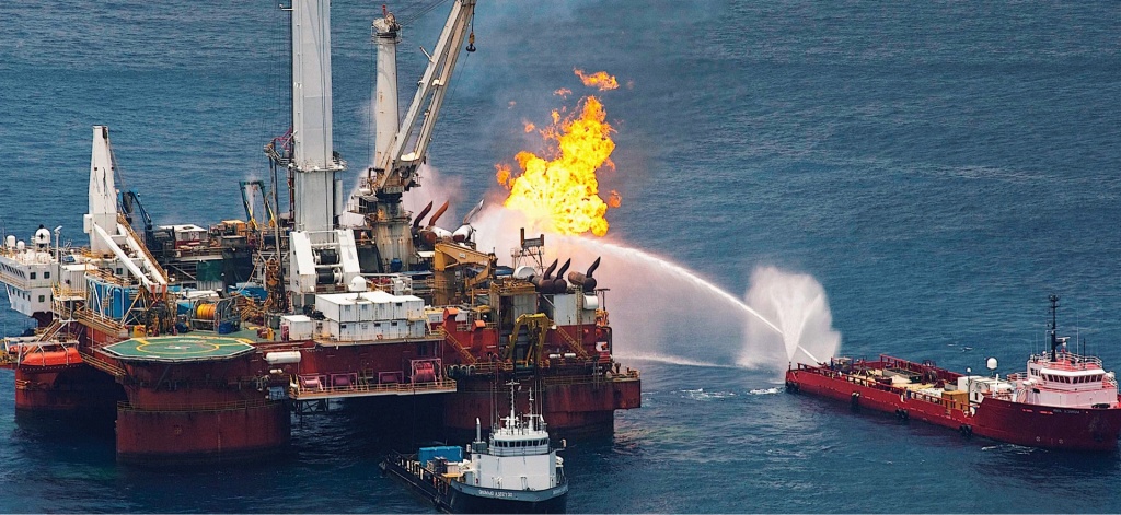Пожар на нефтяной платформе